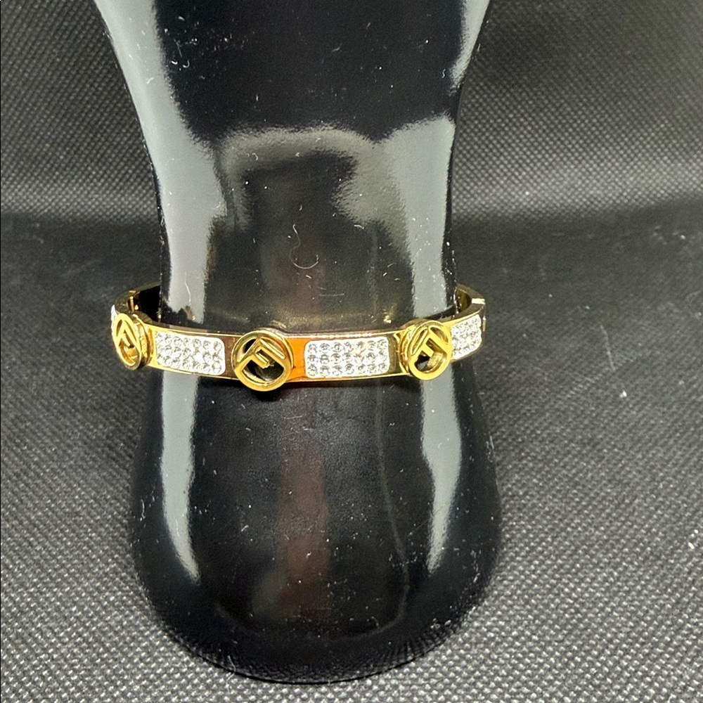 ✅ PRICE IS FIRM ✅ Fashion Elegant Gold and Silver Women's Bracelet